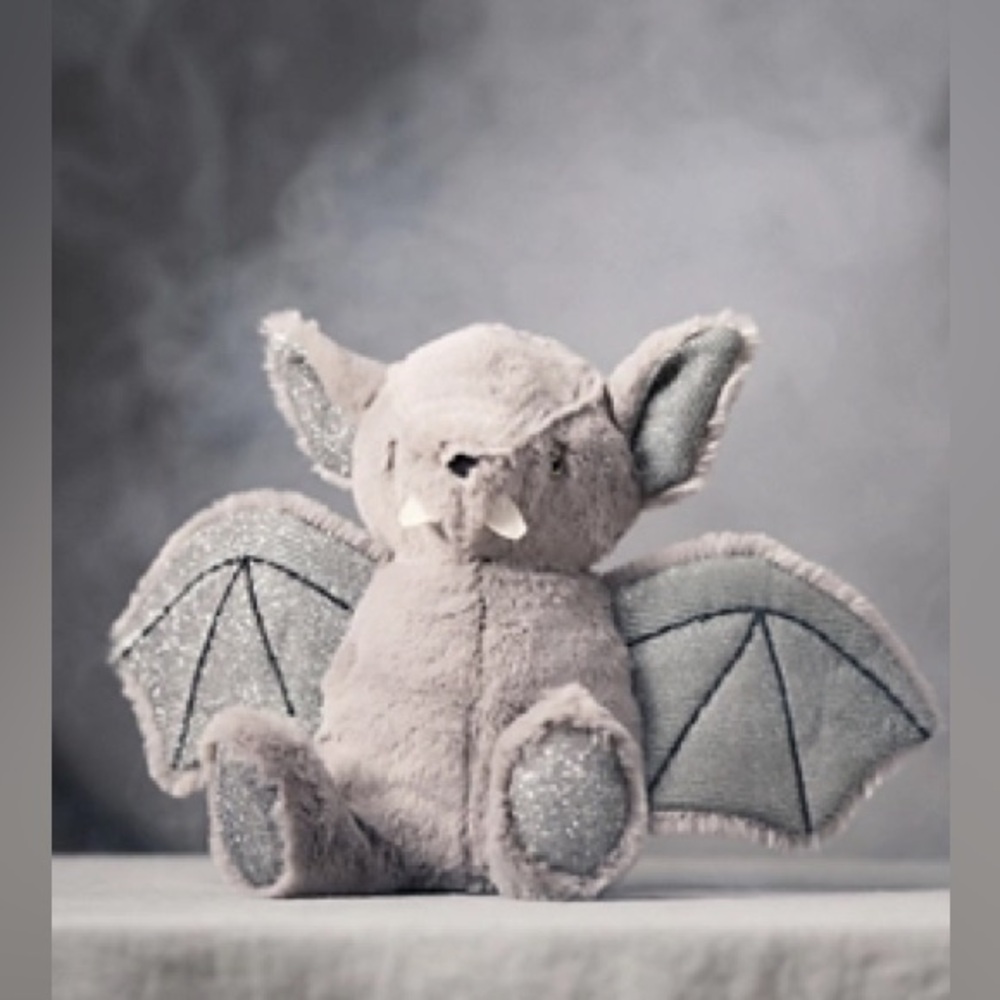 🦇 Mon Ami Bellamy Bat Kids
Plush Toy- Pottery Barn Kids